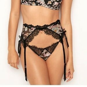 Victoria's Secret Dream Angels Embroidered Mesh Thong NO GARTER BELT